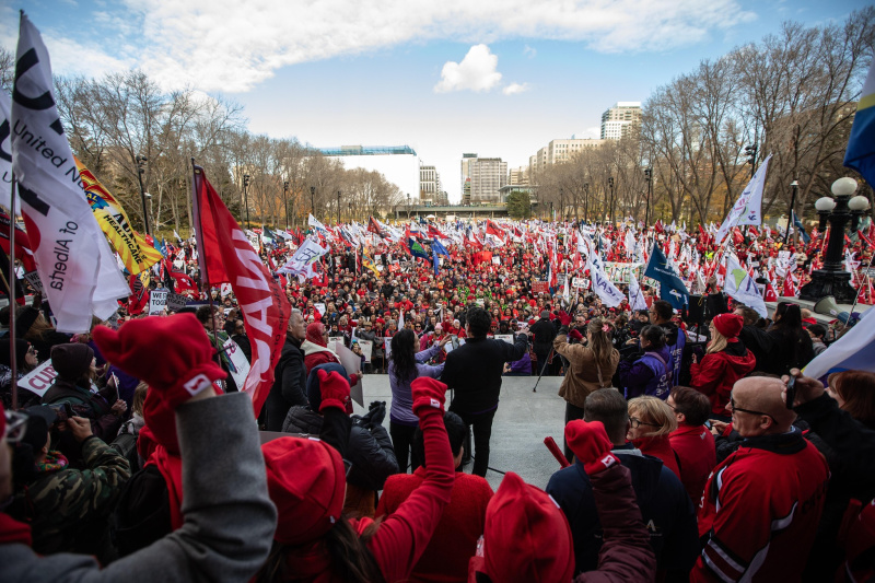 AUPE members and thousands of other union members rally at the Legislature.