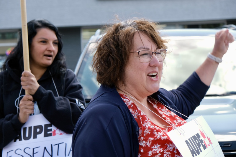 AUPE members rally in Spruce Grove to support Albertans with disabilities.